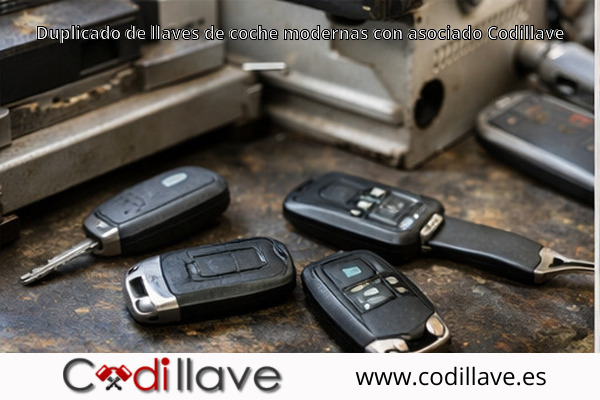 Duplicado de llaves de coche modernas con asociado Codillave Duplicado de llaves de coche modernas con asociado Codillave
